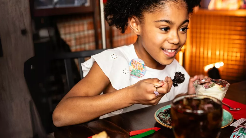 kid enjoying food