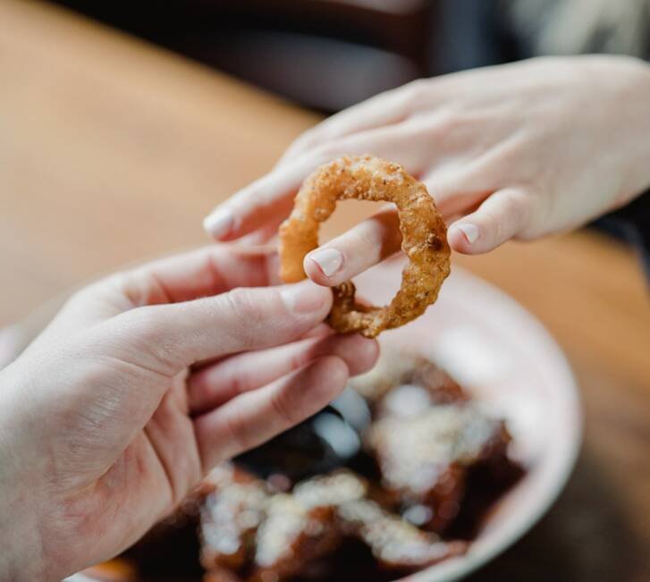 onion ring around finger